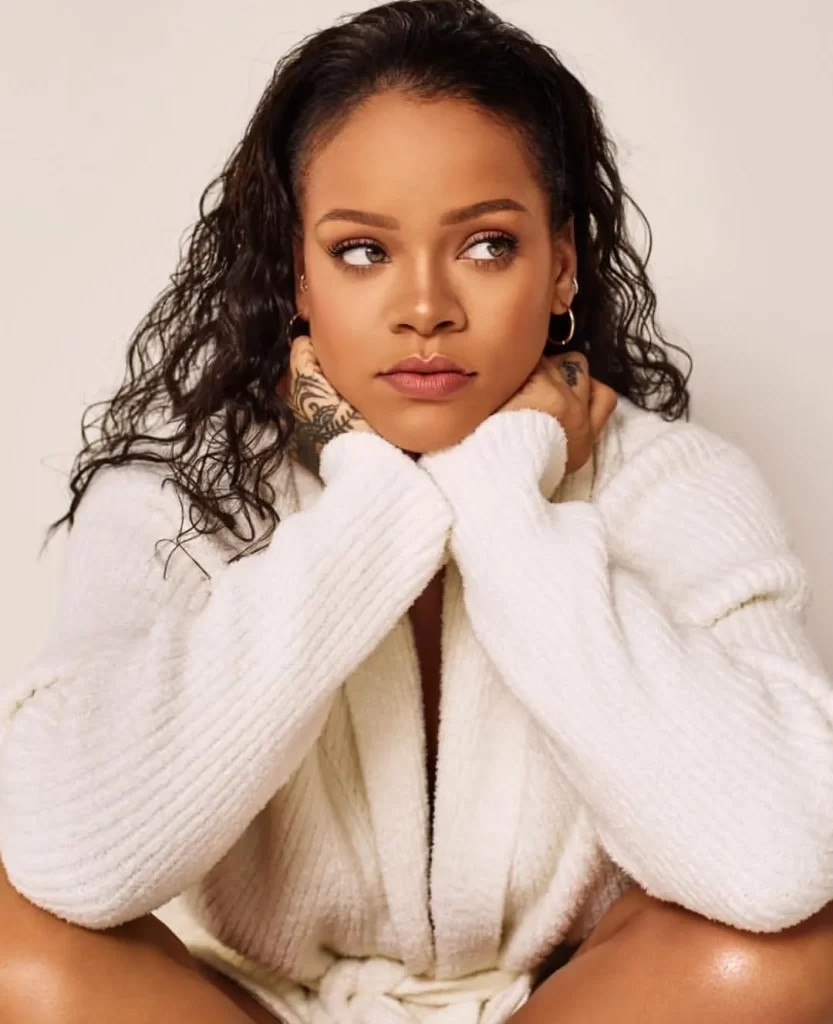 Rihanna Fan Account (@rihannaofficiall)
