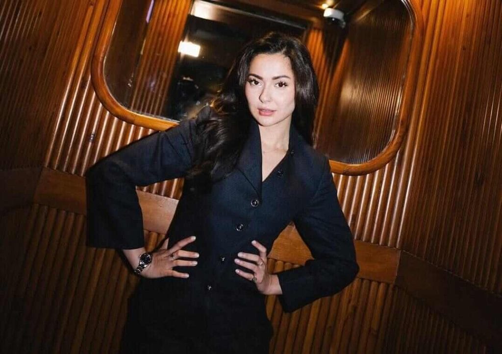 Hania Amir Biography